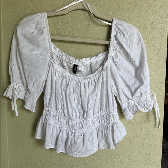 H&M White Crop Top with Modern Appeal - Picture 1 of 6